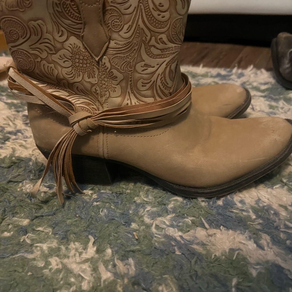 Dingo Tan Embossed Heeled Boots